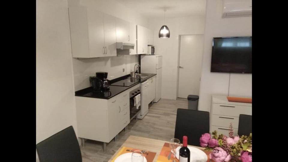 Kitchen or kitchenette, oven