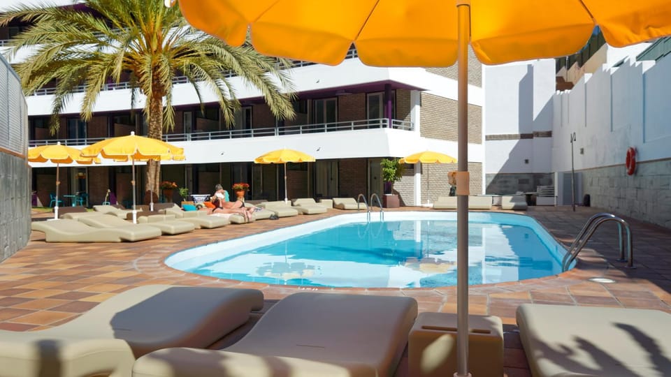 Swimming pool, Swimming pool