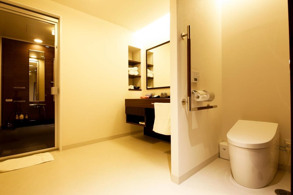 Toilet, Photo of the whole room