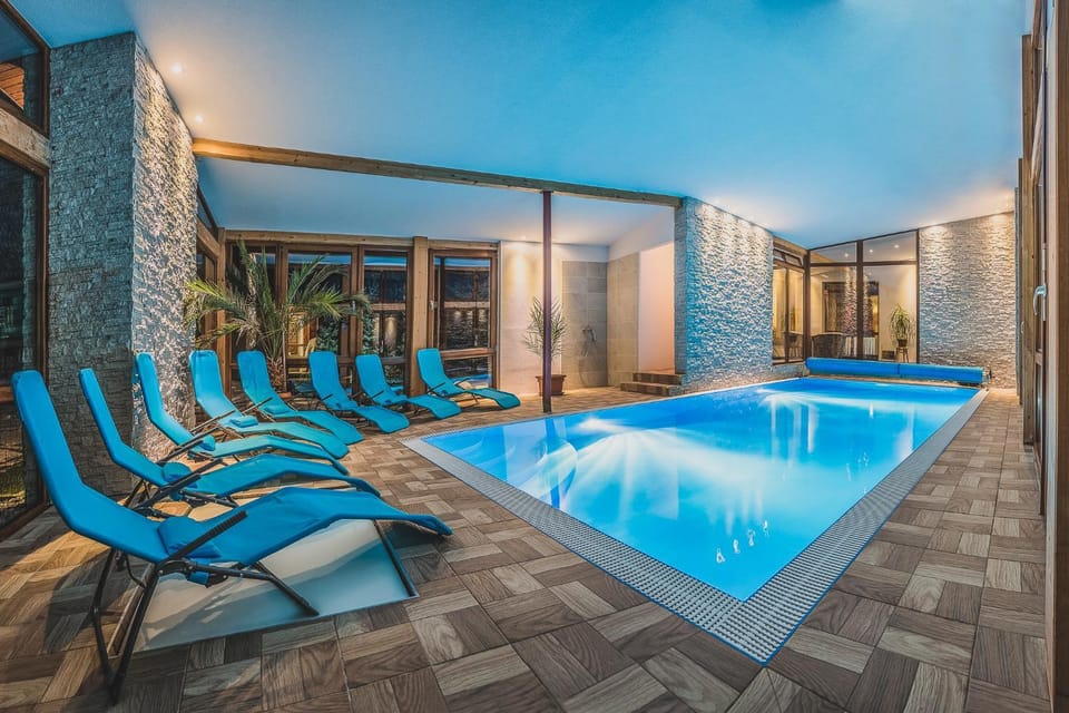 Swimming pool, Swimming pool