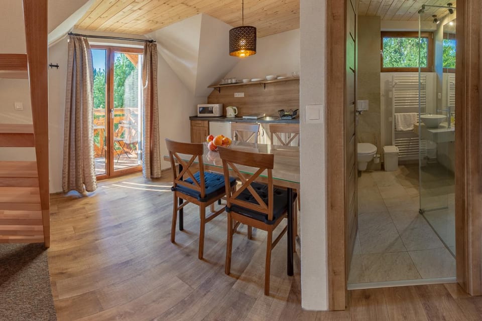 Shower, Toilet, Bathroom, Kitchen or kitchenette, Decorative detail, Dining area, Garden view, Time of day