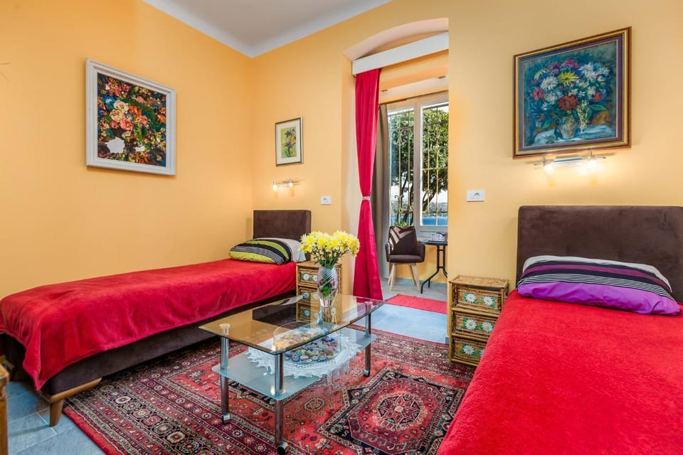 Living room, Bedroom
