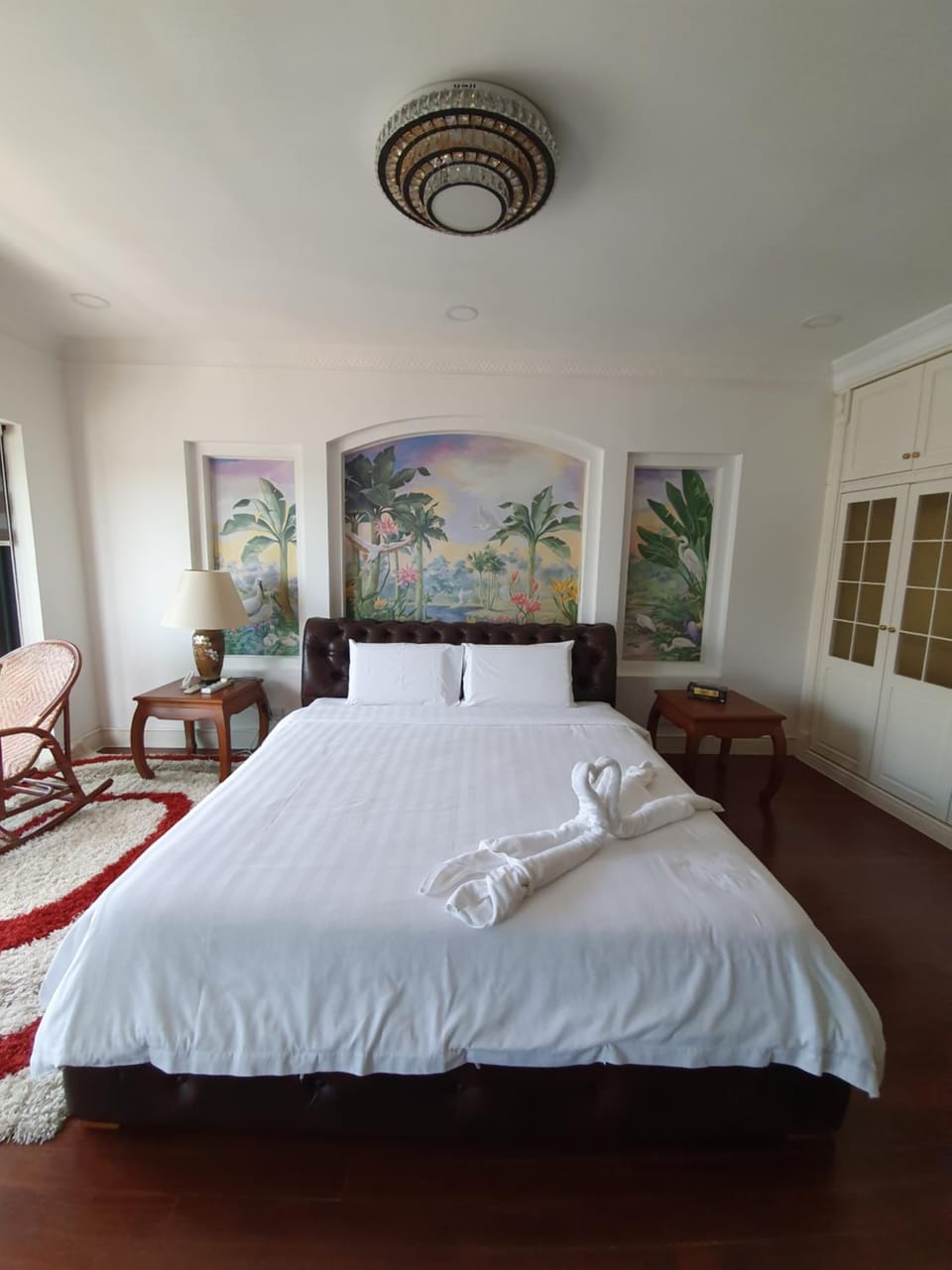 Photo of the whole room, Bedroom