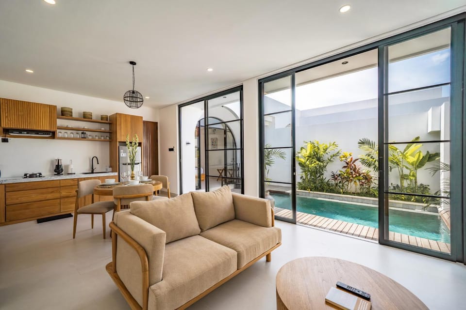 Kitchen or kitchenette, Living room, Seating area