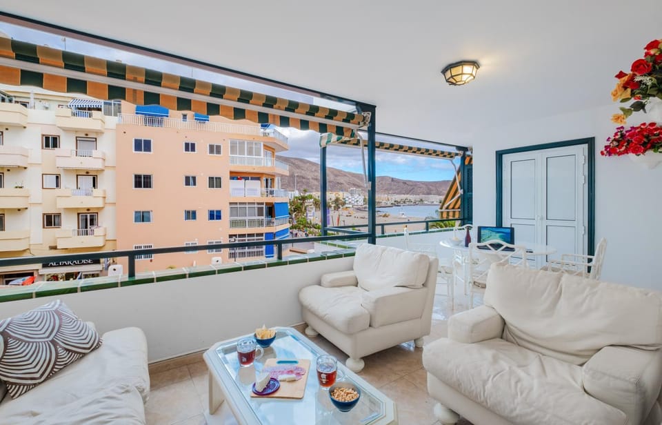 Balcony/Terrace, Seating area, City view, Sea view