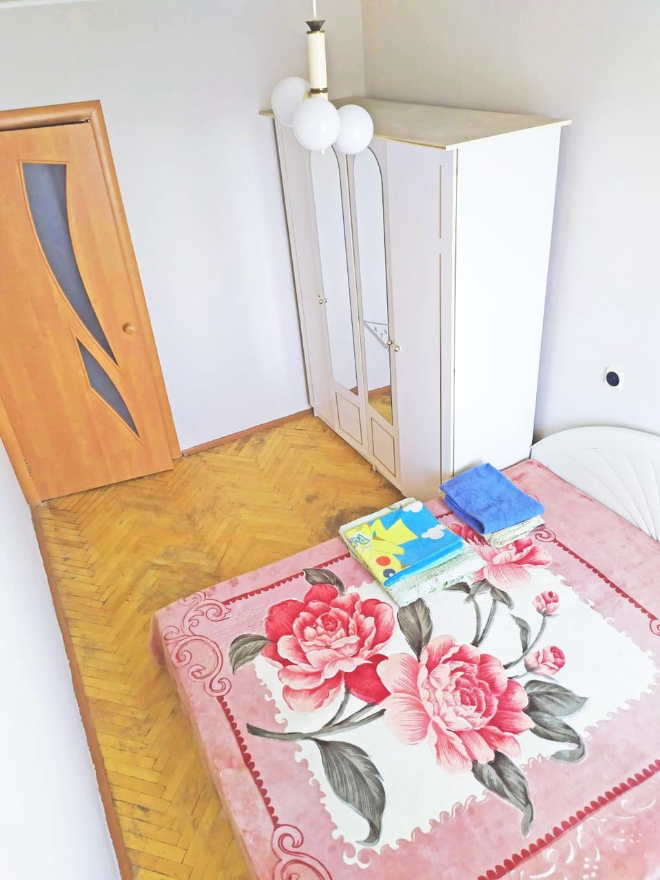 Bed, Photo of the whole room