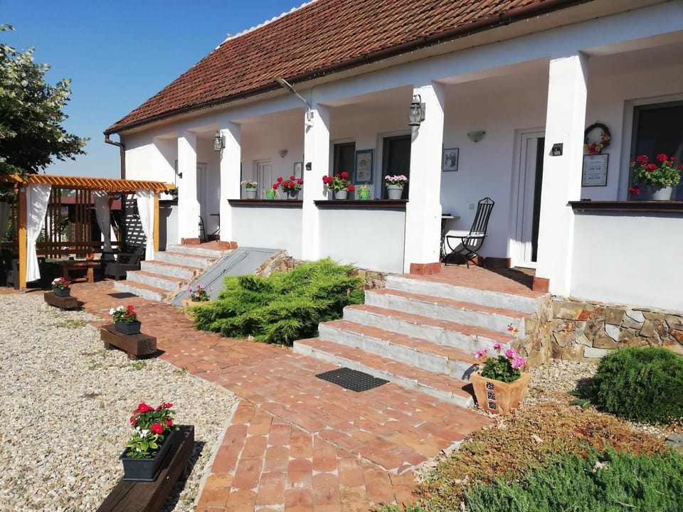 Facade/entrance, Balcony/Terrace, Inner courtyard view