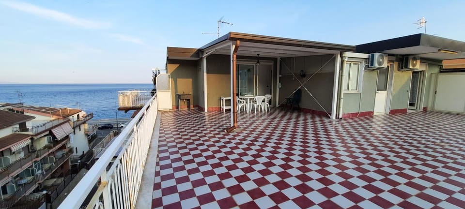 Property building, View (from property/room), Balcony/Terrace, Dining area, Sea view