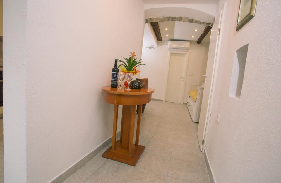 Living room, Decorative detail