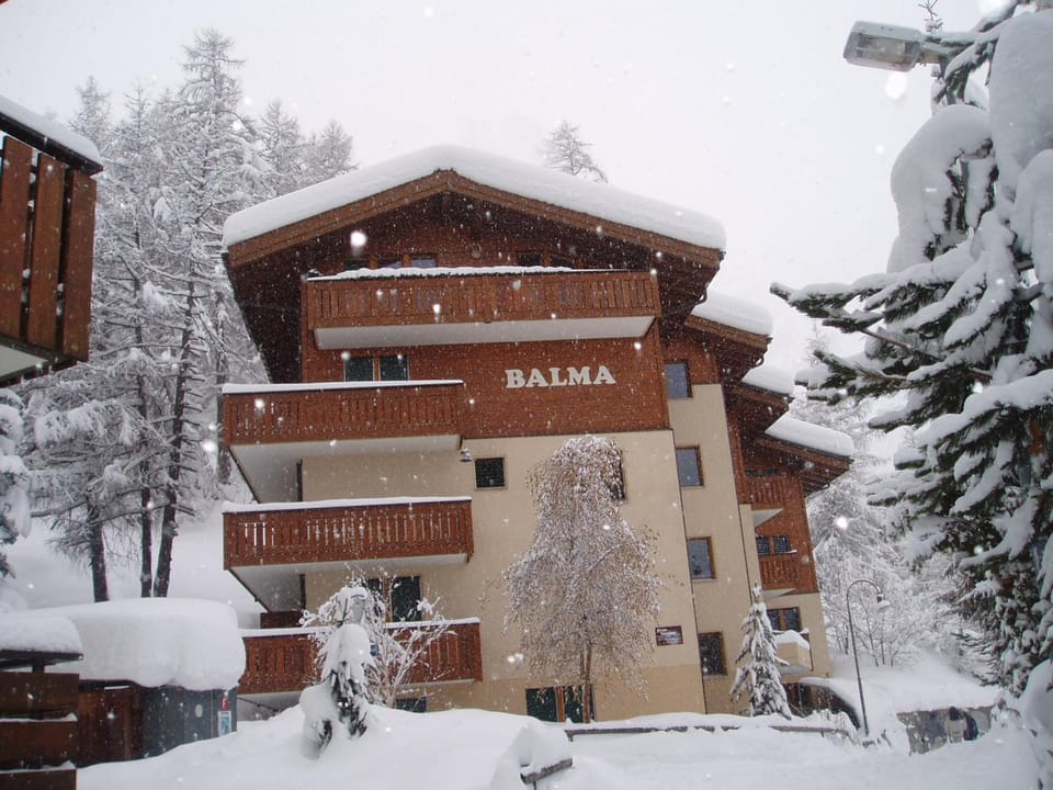 Property building, Winter