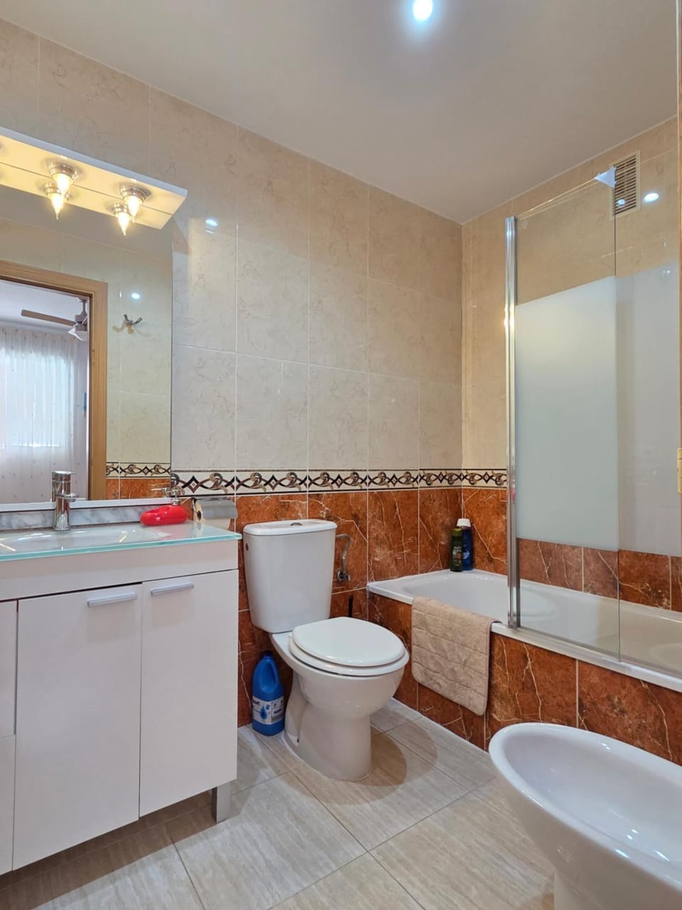 Shower, Toilet, Bathroom, Bath, bidet, hair dryier