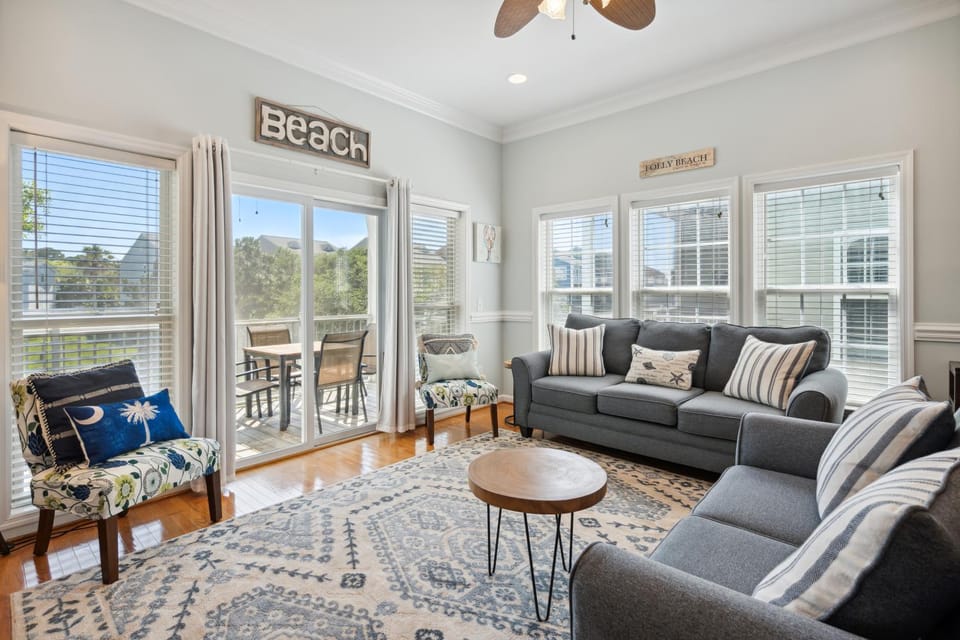 Water's Edge 103 - Bright 3BR/3BA Townhome - Pool - Fishing Dock House in Folly Beach