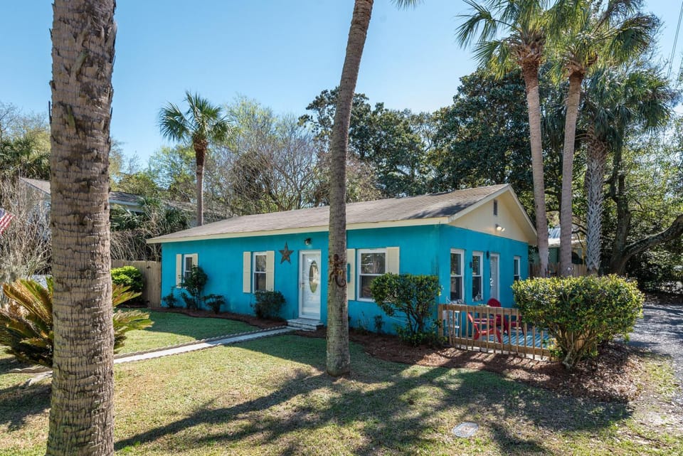 201 E Huron Starrs Folly House in Folly Beach