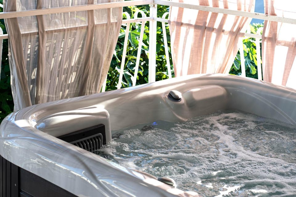 Hot Tub, Spa and wellness centre/facilities