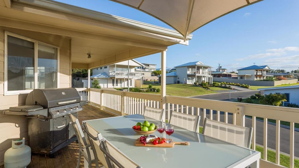 BBQ facilities, Balcony/Terrace, Street view