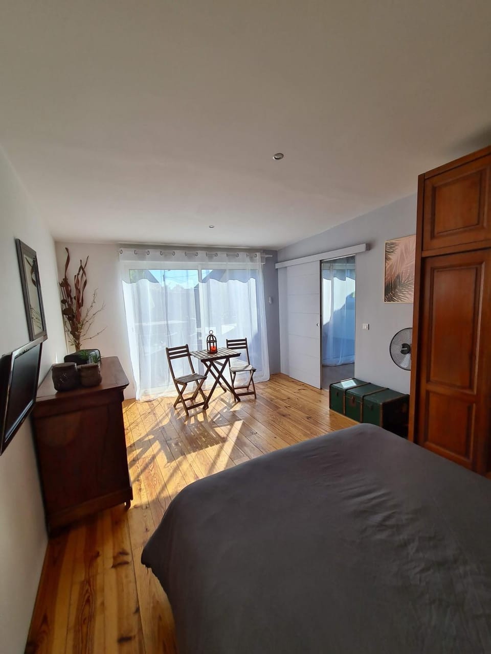 Bed, Bedroom, fireplace