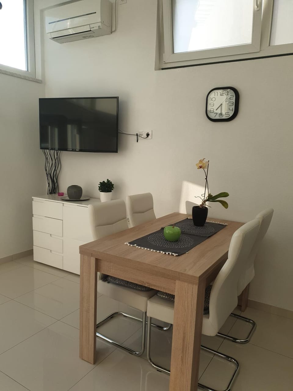 Communal lounge/ TV room, Dining area