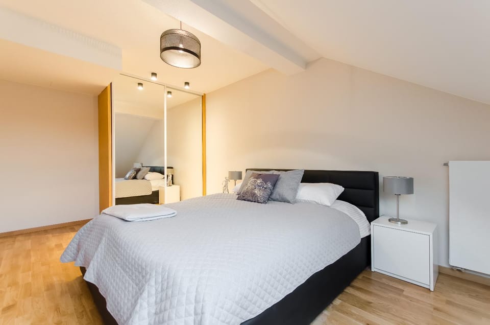Bed, Photo of the whole room, Bedroom, wardrobe