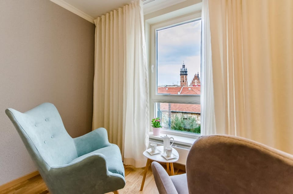 View (from property/room), Seating area, Bedroom, City view, Garden view, Inner courtyard view