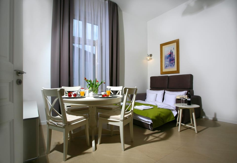 Living room, Dining area, Bedroom
