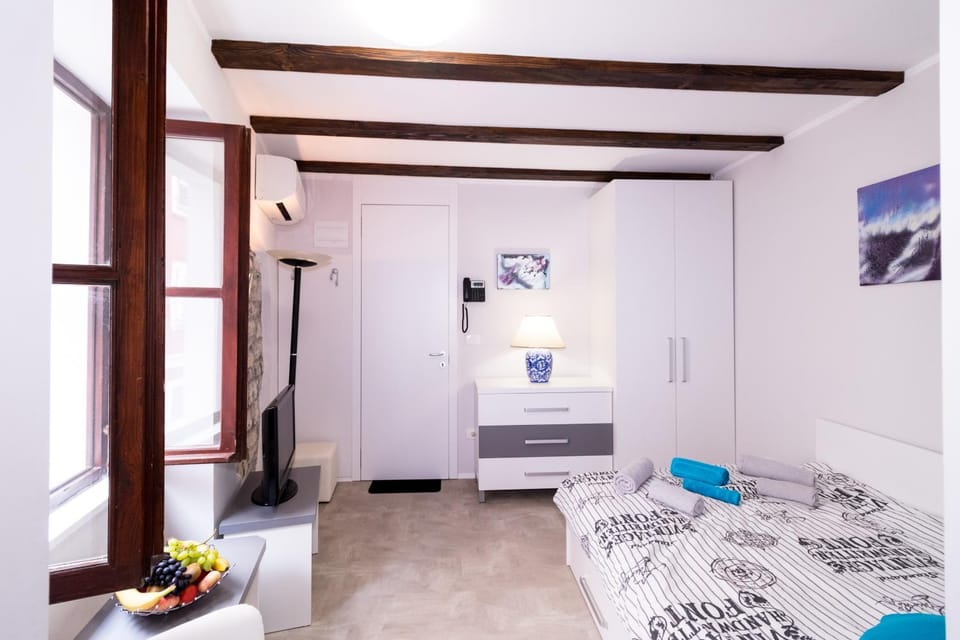 Living room, Bedroom