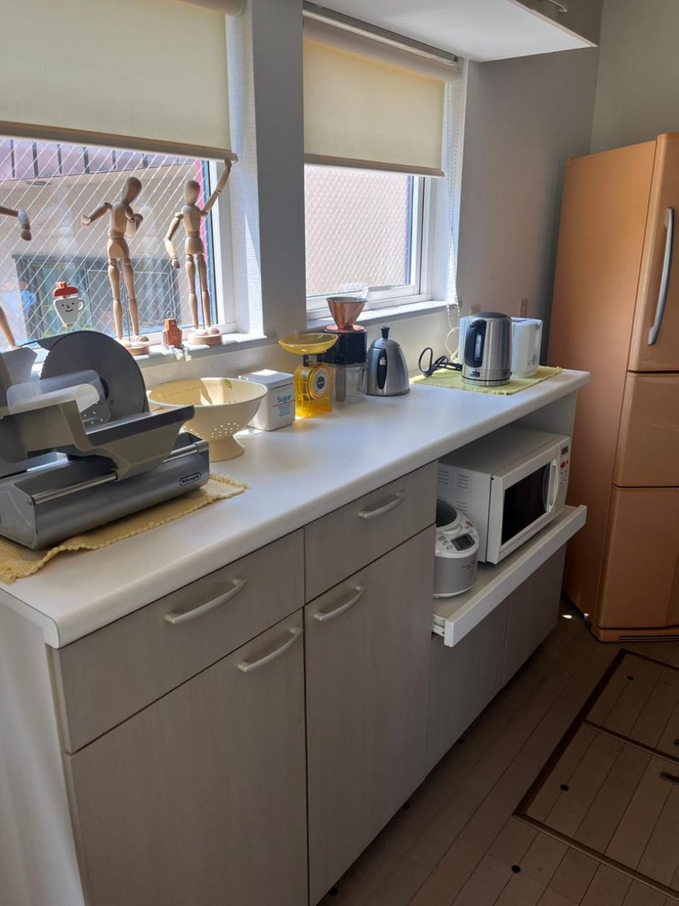 Coffee/tea facilities, minibar, pet friendly, toaster