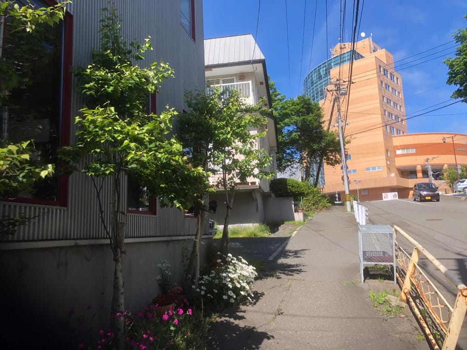 Property building, Neighbourhood