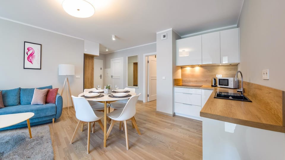 Kitchen or kitchenette, Living room, Seating area, Dining area