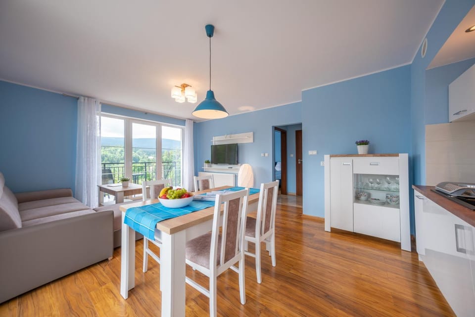 Kitchen or kitchenette, Living room, Seating area, Dining area