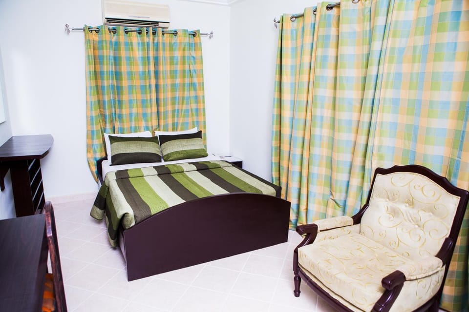 Photo of the whole room, Bedroom
