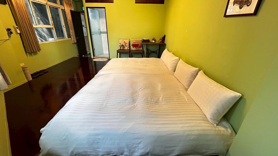 Bed, Photo of the whole room