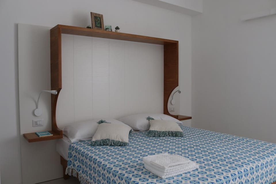 Bed, Photo of the whole room, Bedroom, internet, towels