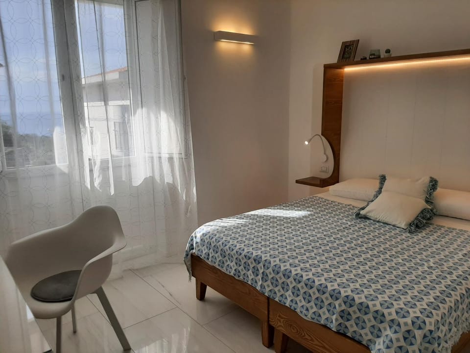Bed, Photo of the whole room, Bedroom, internet, air conditioner