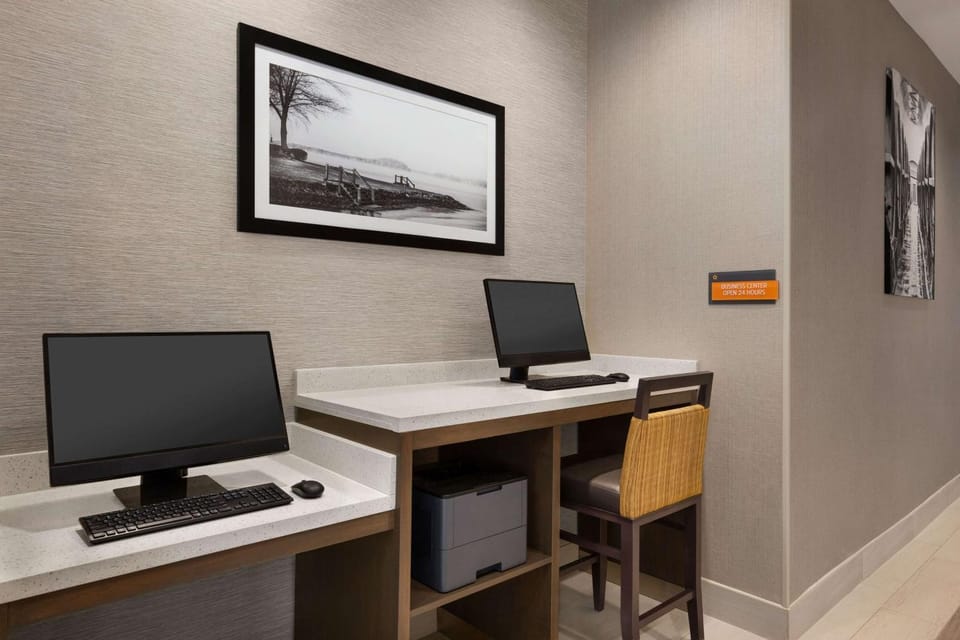 Lobby or reception, Business facilities, On site