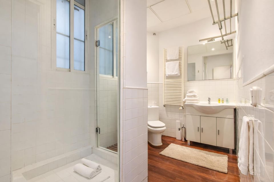 Shower, Toilet, Bathroom, Bath, towels
