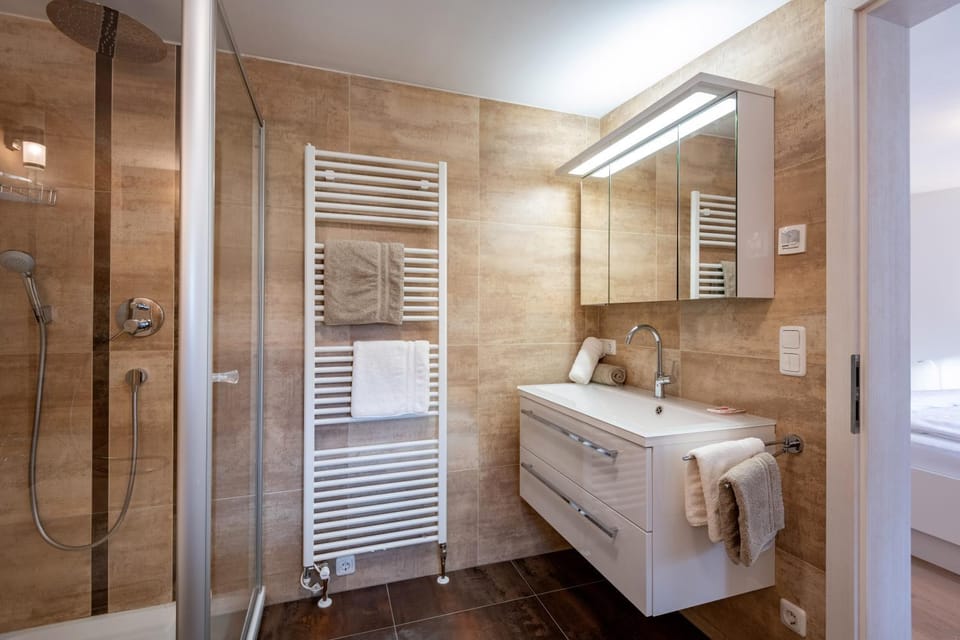 Shower, Bathroom, towels