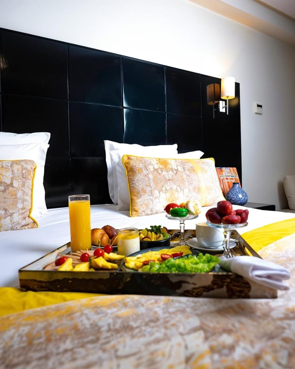 Bed, Food and drinks, Photo of the whole room, Bedroom, Food, Breakfast, Continental breakfast, Lunch, Drinks