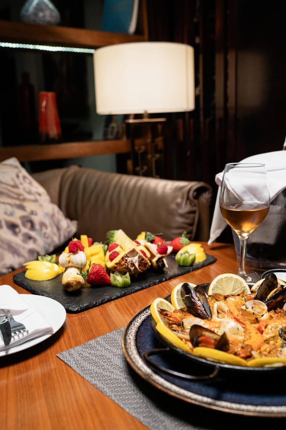 Restaurant/places to eat, Lounge or bar, Food and drinks, Food, Buffet breakfast, Lunch, Dinner, Drinks