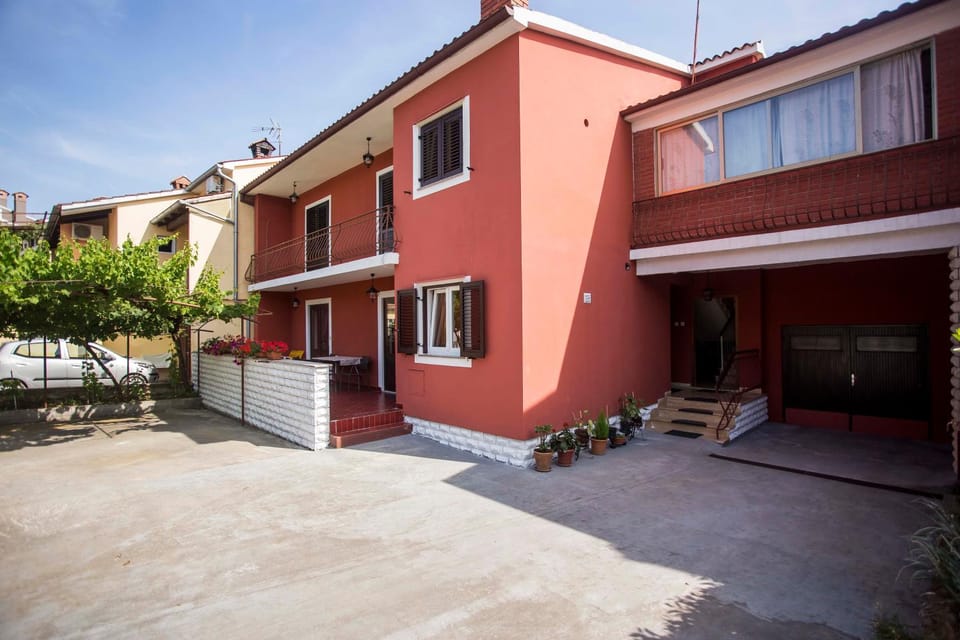 Property building, Facade/entrance, View (from property/room), Balcony/Terrace, Family