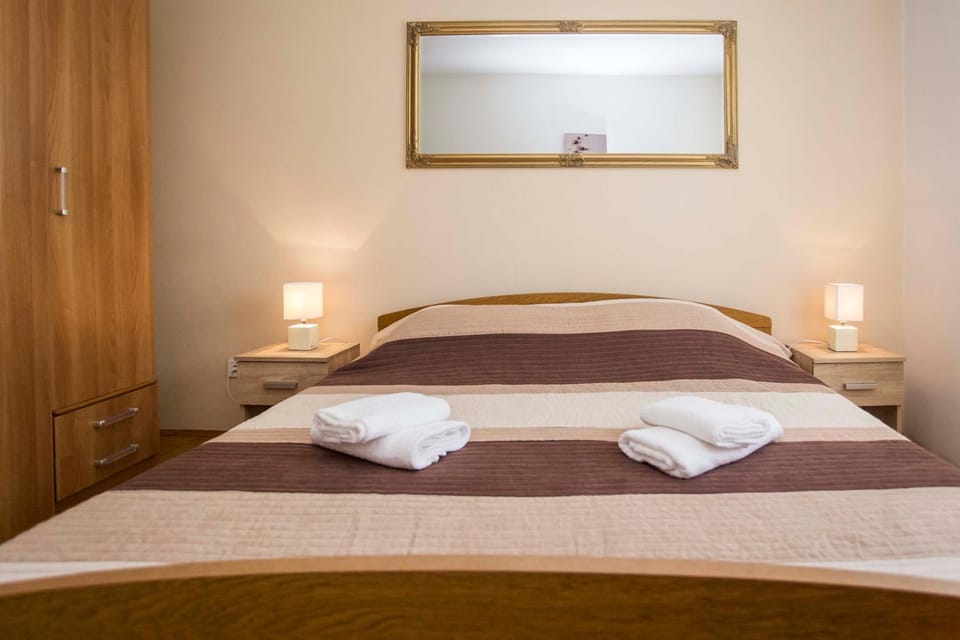 Elena Apartment- Spacious for 6, 2 Bathrooms, Free Parking Apartment in Rovinj