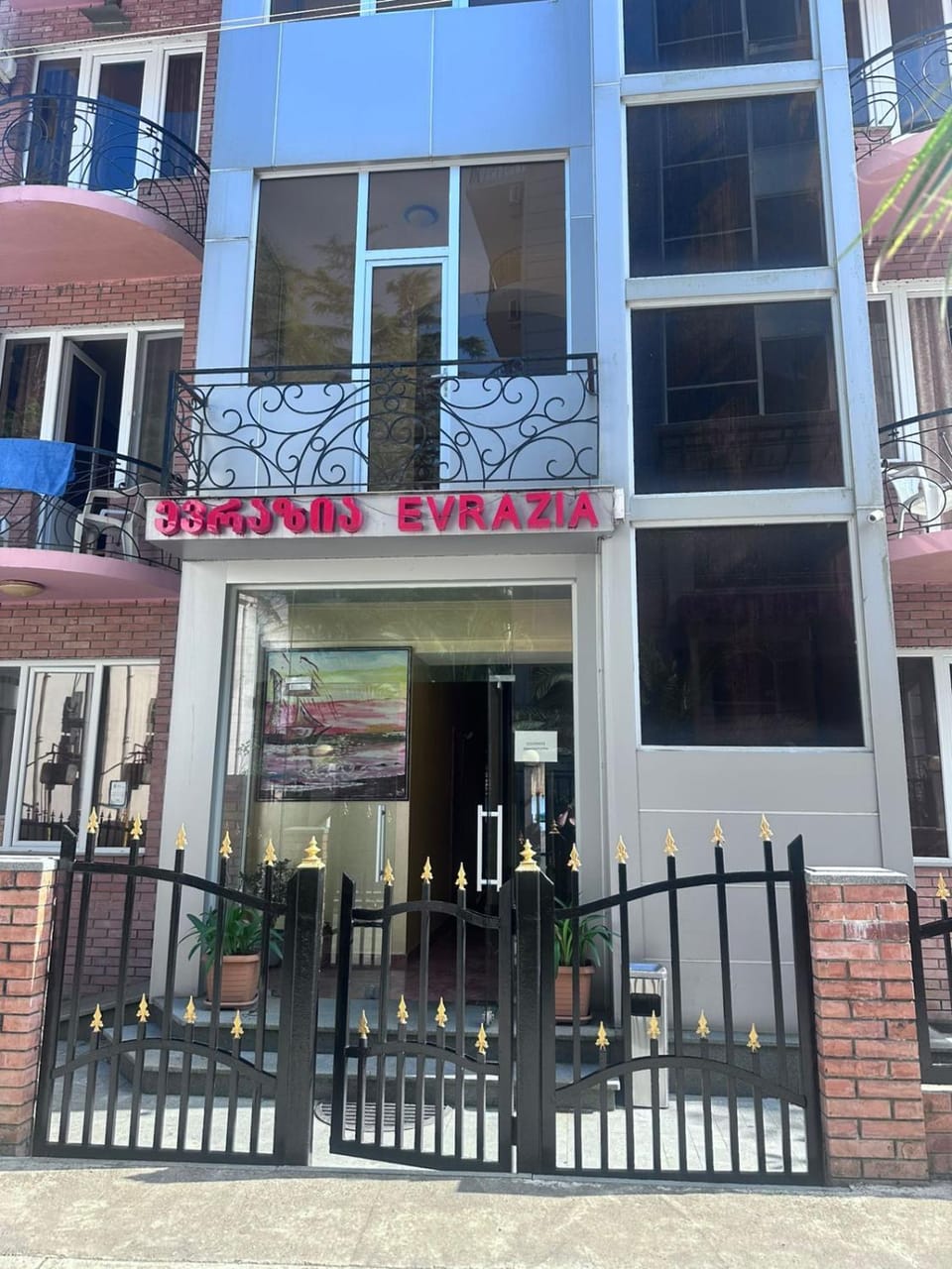 Facade/entrance