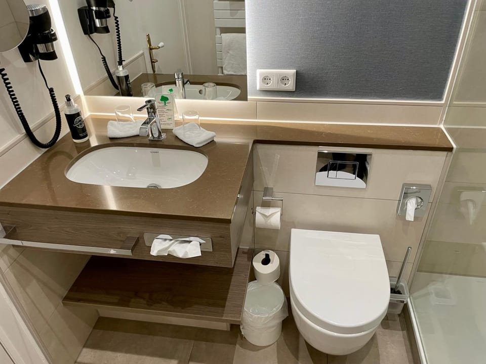 Toilet, Bathroom, towels