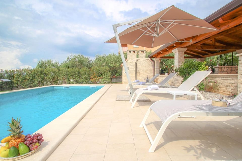 Swimming pool, sunbed