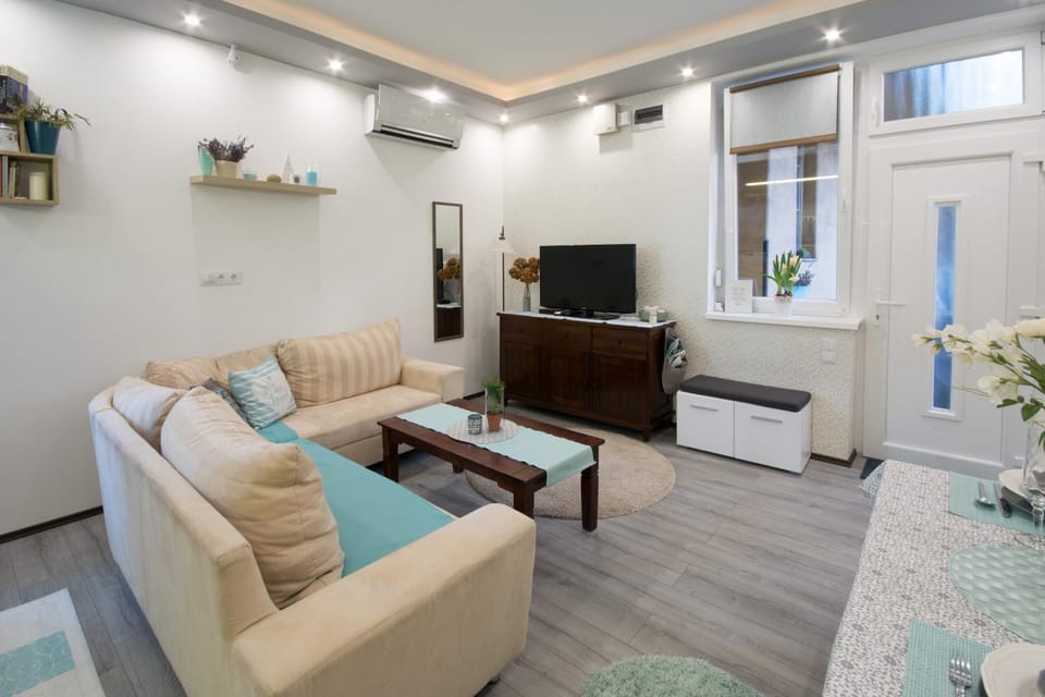 Petra’s quiet ISLAND in the heart of the city Apartment in Budapest