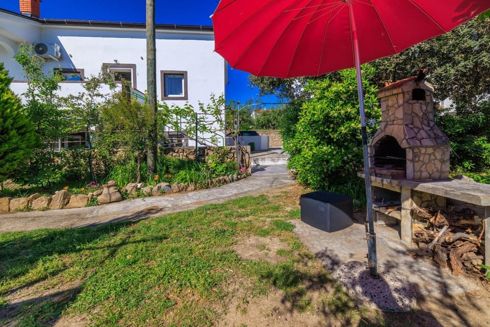 Patio, BBQ facilities