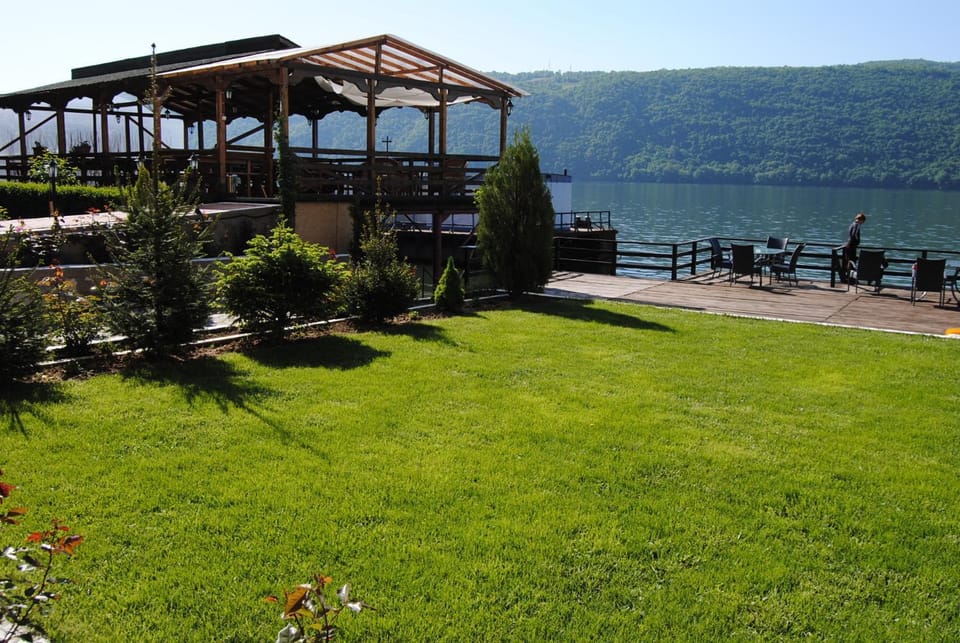 Balcony/Terrace, Area and facilities