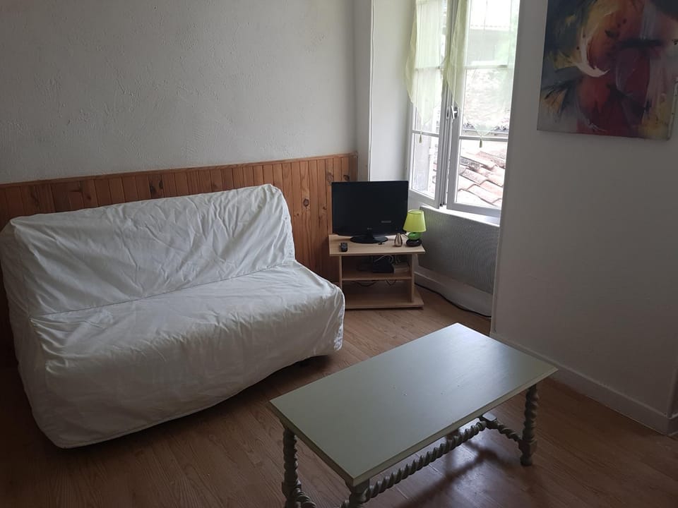 Bed, Living room