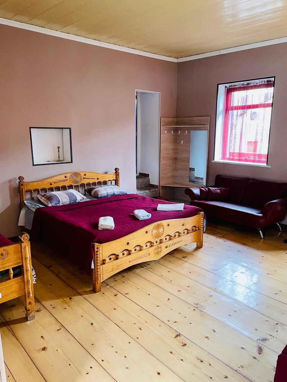 Travel Inn House Mestia • მოგზაურის სახლი Bed and Breakfast in Georgia