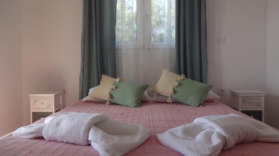 Bedroom, bunk bed