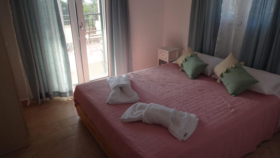 Bedroom, bunk bed